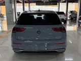 Volkswagen Golf 2023 модельного года, 280 Pro, с опциональными электроприводом сидений, памятью сидений, контурной подсветкой салона 5