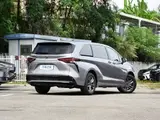 Sienna 2027 2.5L Гибрид Премьер Полный привод 7
