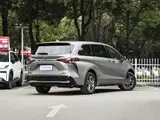 Sienna 2027 2.5L Гибрид Лучезарный Полный привод 7