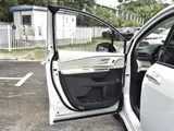 Sienna 2027 2.5L Гибрид Платинум Передний привод 10