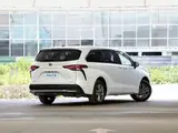 Sienna 2027 2.5L Гибрид Люкс Передний привод 7