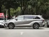 Sienna 2027 2.5L Гибрид Лучезарный Полный привод 4