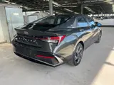 Hyundai Elantra, 2023 модельного года, 1.5L CVT LUX, комплектация «Люкс», экологический класс China VI 12