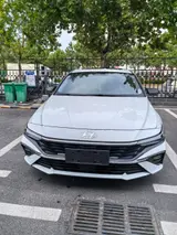 2023款现代伊兰特1.5L精英版 6