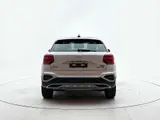 Audi Q2L 2022 модельного года, 35 TFSI, комплектация «Элегантная», экологический класс China VI 8
