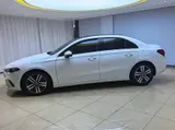 A级 2022款 A 180 L 运动轿车 1.3T 自动 前置前驱 13