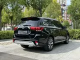 三菱欧蓝德 2021款 改款 2.0L 两驱畅行版 5座 2.0L 自动 前置前驱 4