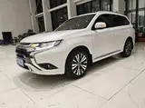 三菱欧蓝德 2021款 2.0L 两驱曜动版 5座 2.0L 自动 前置前驱 1