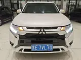 三菱欧蓝德 2021款 2.0L 两驱曜动版 5座 2.0L 自动 前置前驱 3