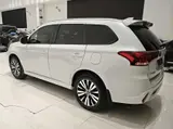 三菱欧蓝德 2021款 2.0L 两驱曜动版 5座 2.0L 自动 前置前驱 6