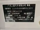 三菱欧蓝德 2021款 2.0L 两驱曜动版 5座 2.0L 自动 前置前驱 14
