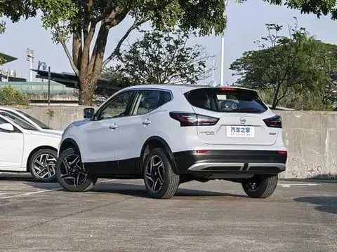 Nissan Qashqai 2025 Рестайлинг Хонор 2.0L CVT XV+ Лидинг Передний привод