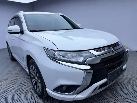 Mitsubishi Outlander, 2021 модельный год, рестайлинг, комплектация Changxiang, 7 мест, 2.0L, CVT, автоматическая КПП, передний привод